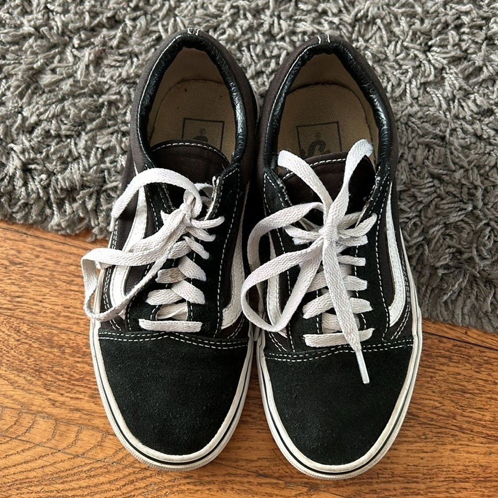Vans Old Skool Low Top Black and White Lace Sneakers Size 5 Unisex